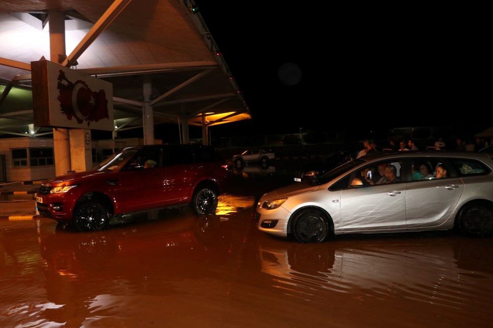 Kapıkule Gümrük Sahası'nı su bastı, sınırda geçişler durdu - 9
