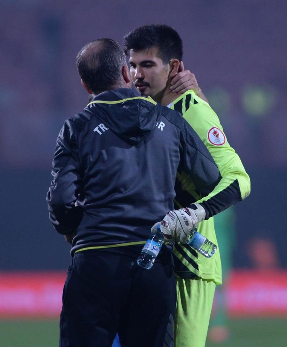 Manisapor'un kalecisi 9 gol sonrası ağladı - 1
