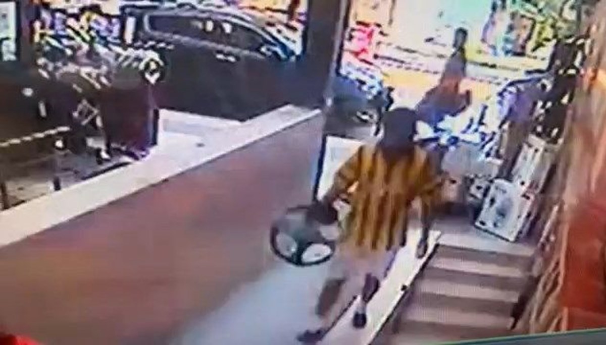 Vantilatör çaldılar, sonra özür dilediler! Görüntüler sosyal medyada yayılınca pişman oldular Vantilatör çaldılar, sonra özür dilediler! Görüntüler sosyal medyada yayılınca pişman oldular