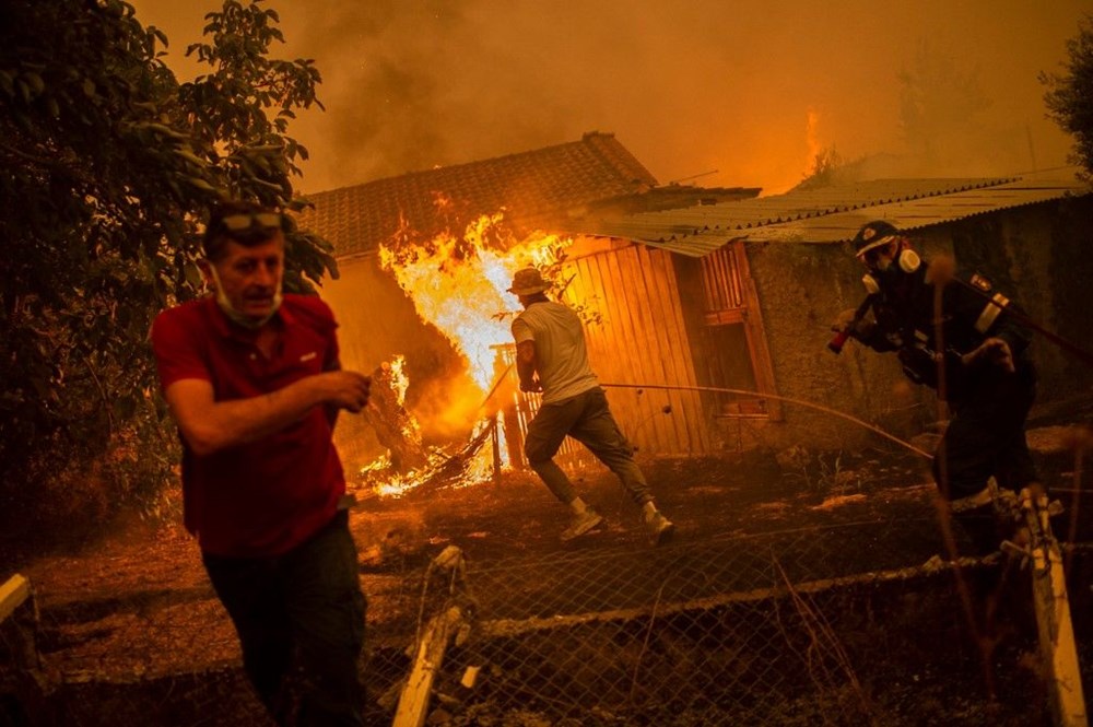 Yunanistan’da yangın felaketinin boyutları ortaya çıktı: 586 yangında 3 kişi öldü, 93 bin 700 hektardan fazla alan yandı - 4