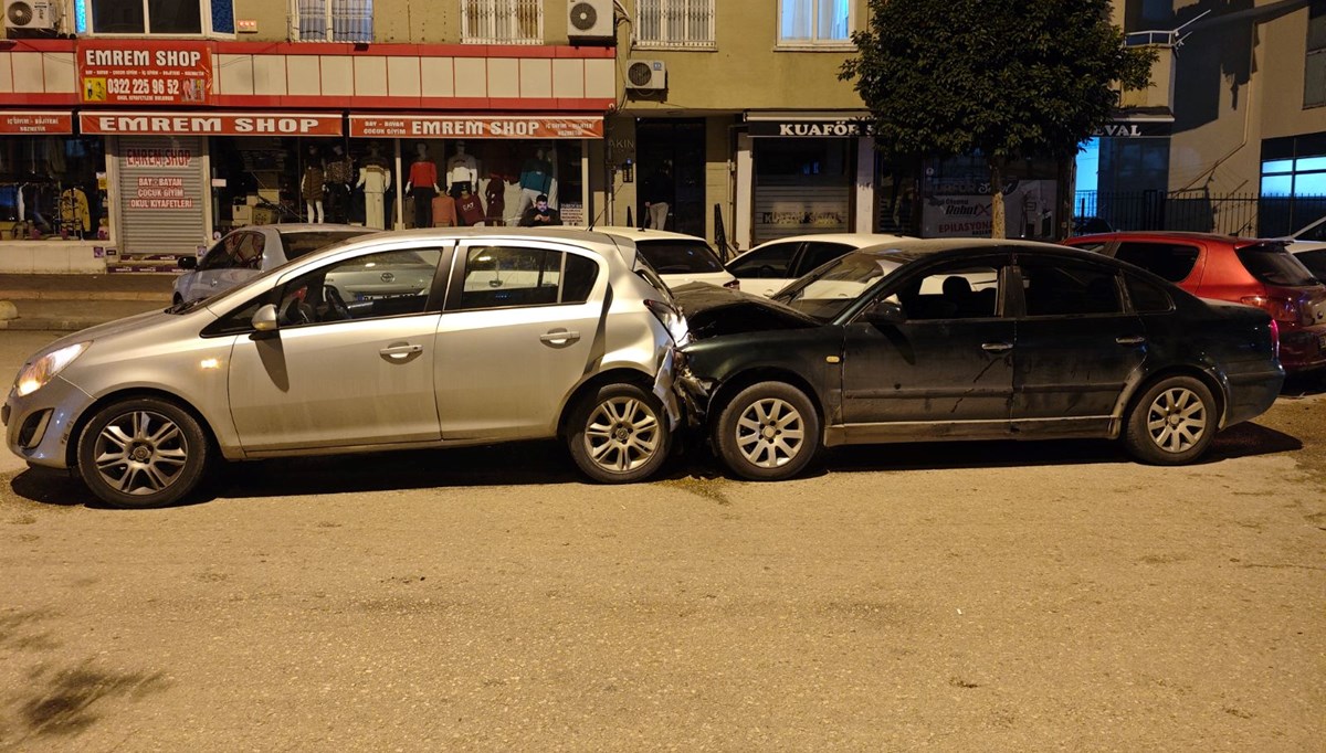 Otomobil, park halindeki 5 araca çarptı: Yaralılar var