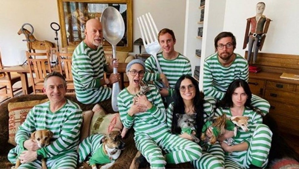 Afazi hastalığına yakalanan Bruce Willis'ten hem eski hem de şimdiki karısıyla aile fotoğrafı - 5