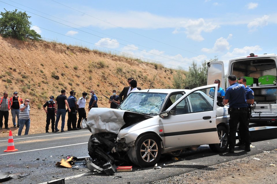 Nevşehir'de iki otomobil çarpıştı: 3 ölü, 3 yaralı - 1