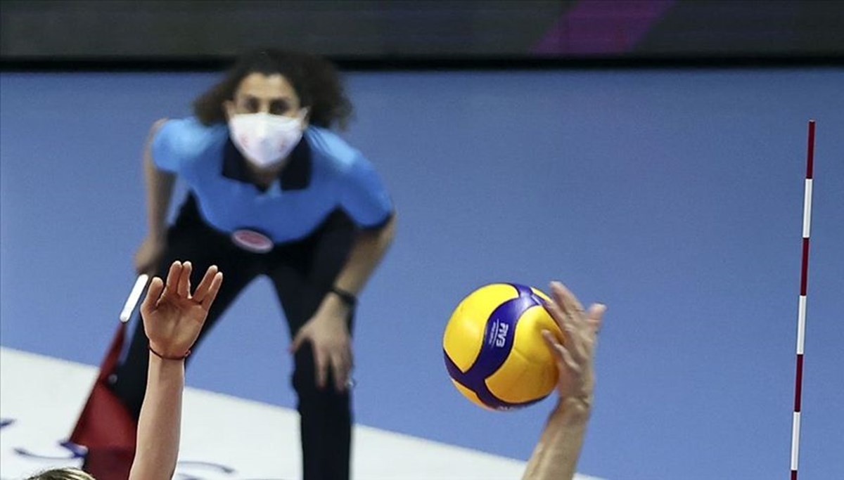 Fenerbahçe Opet Kadın Voleybol Takımı'nda 3 oyuncu corona virüse yakalandı Fenerbahçe Opet Kadın Voleybol Takımı'nda 3 oyuncu corona virüse yakalandı