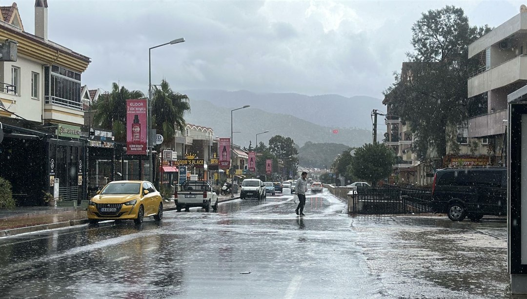 Marmaris'te sağanak etkili oldu