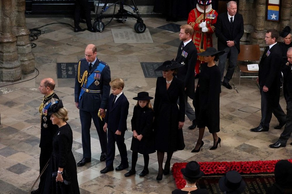 Meghan Markle ve Prens Harry Kraliçe'nin cenazesinde ikinci sırada - 11