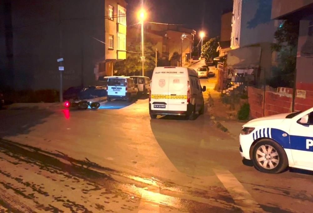 İstanbul’da sokak
ortasında çatışma: 1'i ağır 3 yaralı - 3
