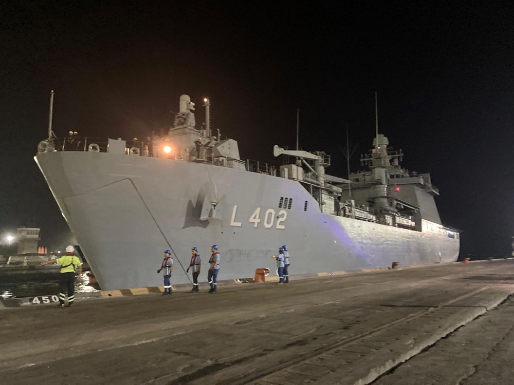 Türkiye, Lübnan'daki vatandaşlarını tahliye etti | TCG Bayraktar ve TCG Sancaktar Mersin Limanına geldi - 8