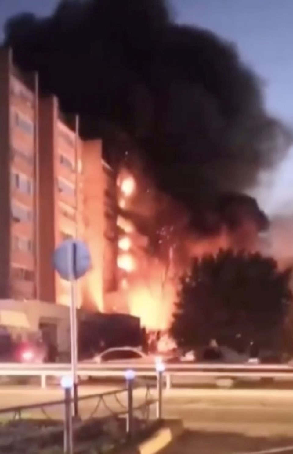 LAST MINUTE NEWS: Russian warplane crashed into the city: 6 dead, 25 injured - 1