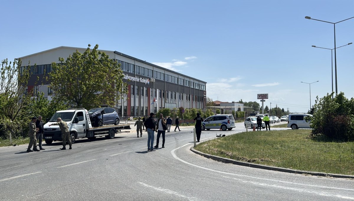 Kırklareli'nde askeri araç kaza yaptı Kırklareli'nde askeri araç kaza yaptı