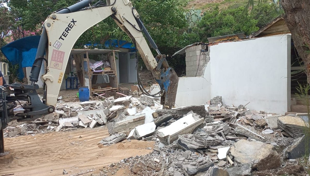 Bodrum'da kaçak yapıların yıkımları devam ediyor