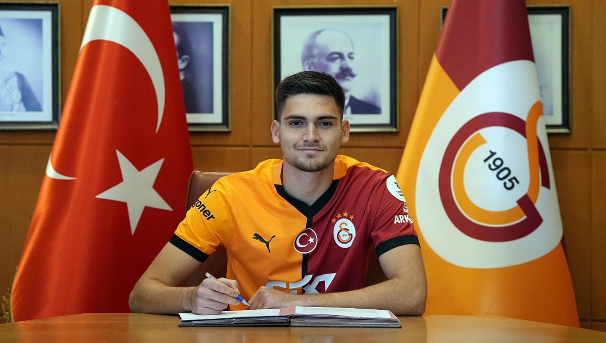 Galatasaray iki genç futbolcuya sözleşme