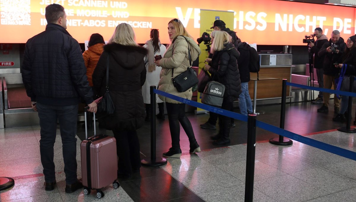 Kosovalılar Schengen Bölgesi'ne vizesiz seyahat etmeye başladı