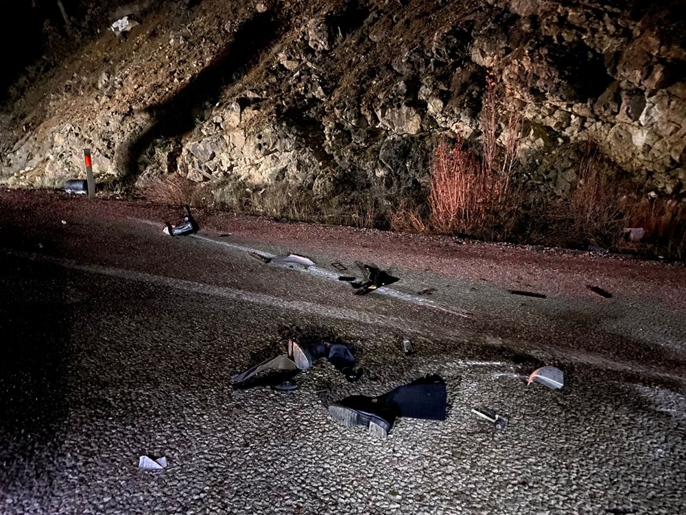 Erzincan'da feci kaza: 2 ölü, 7 yaralı - 3