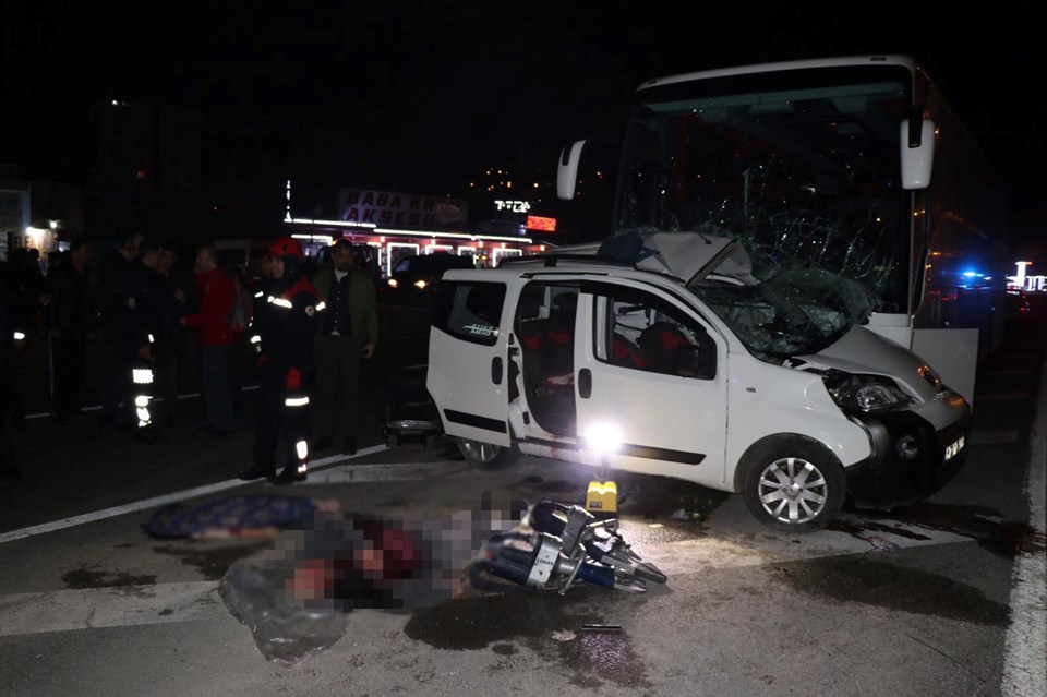 Adana'da trafik kazası: 3 ölü, 2 yaralı - 1