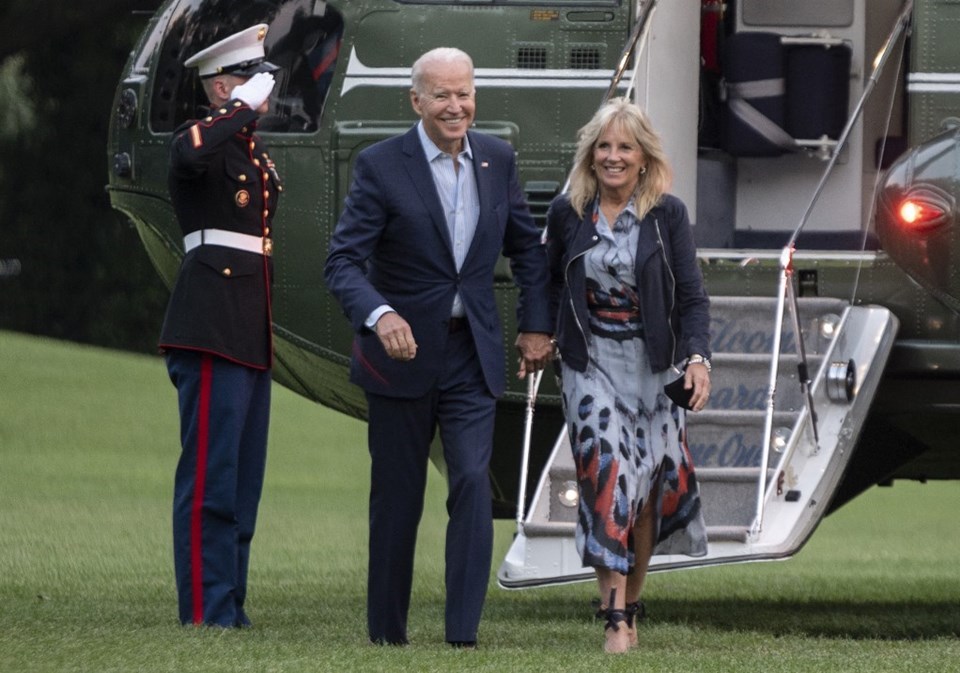 First Lady Jill Biden sınıfa dönüyor - 1