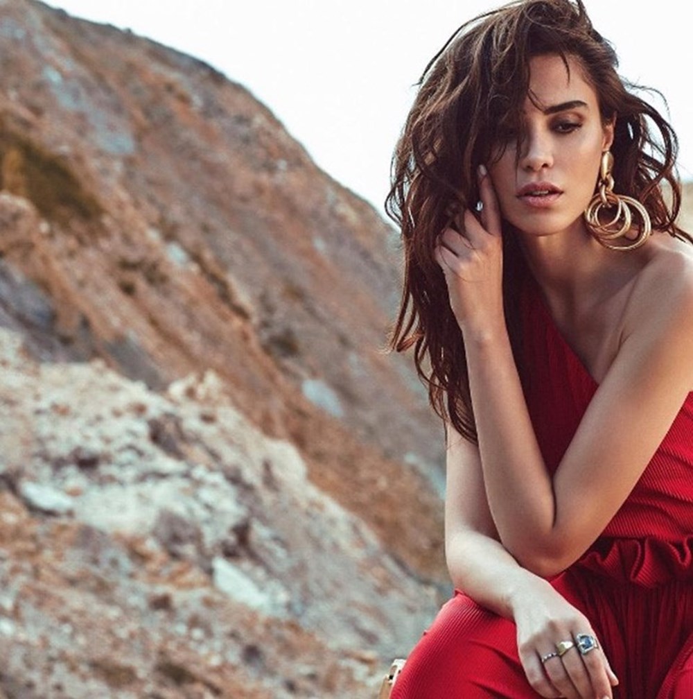 Caner Erkin�den sevgilisi Şükran Ovalı�ya evlilik teklifi