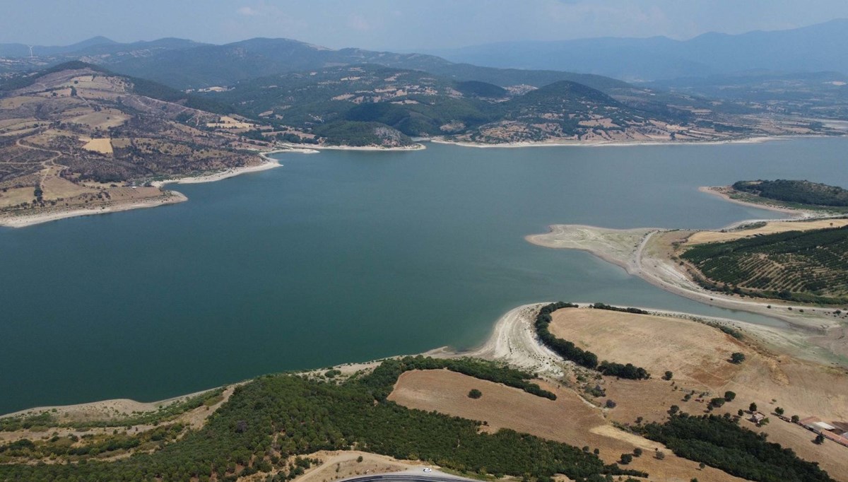 Bayramiç Barajı'nın su seviyesi düştü Bayramiç Barajı'nın su seviyesi düştü