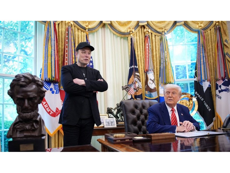Trump, Elon Musk'ı yerden yere vurdu: Güney Afrika'daki evine dönmek zorunda kalacaktı