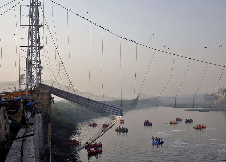 Hindistan'da asma köprü çöktü: 132 ölü - 1