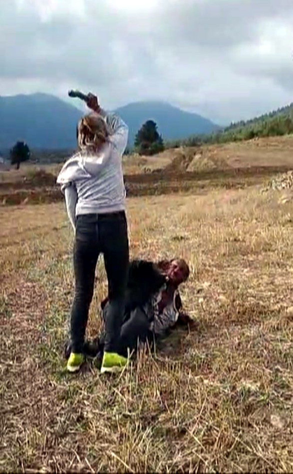 Engelli çobana sopalı işkence: Biri dövdü, diğeri kayda aldı - 4