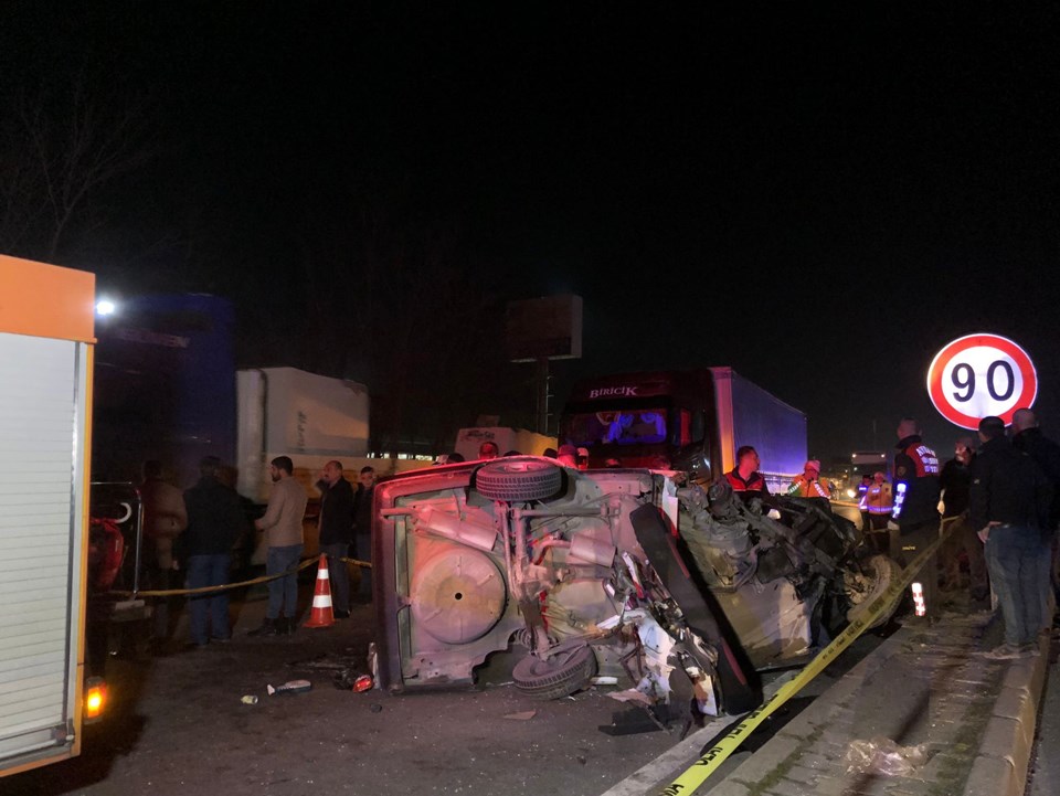 Aydın'da TIR ile otomobil çarpıştı: 2 ölü, 3 yaralı - 2