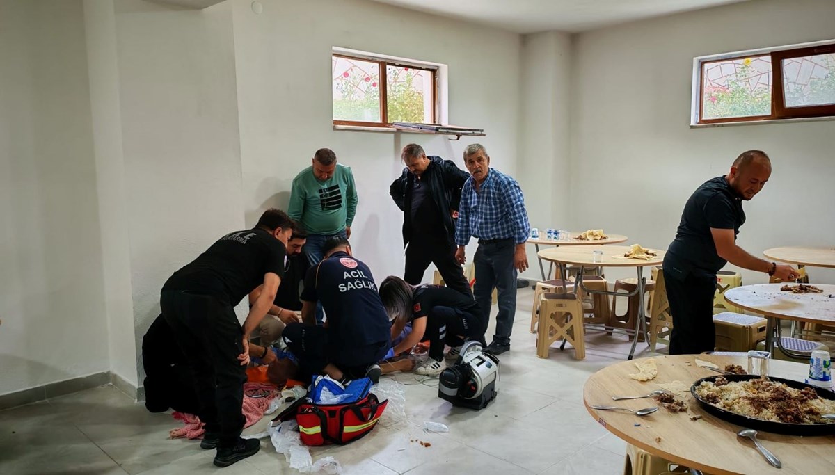 Yediği et nefes borusuna kaçtı: 72 yaşındaki adamın kalbi durdu