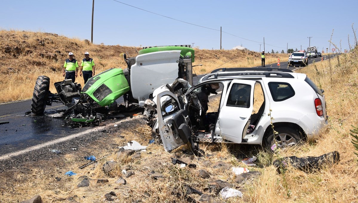 Traktör ile otomobil çarpıştı: 1 ölü