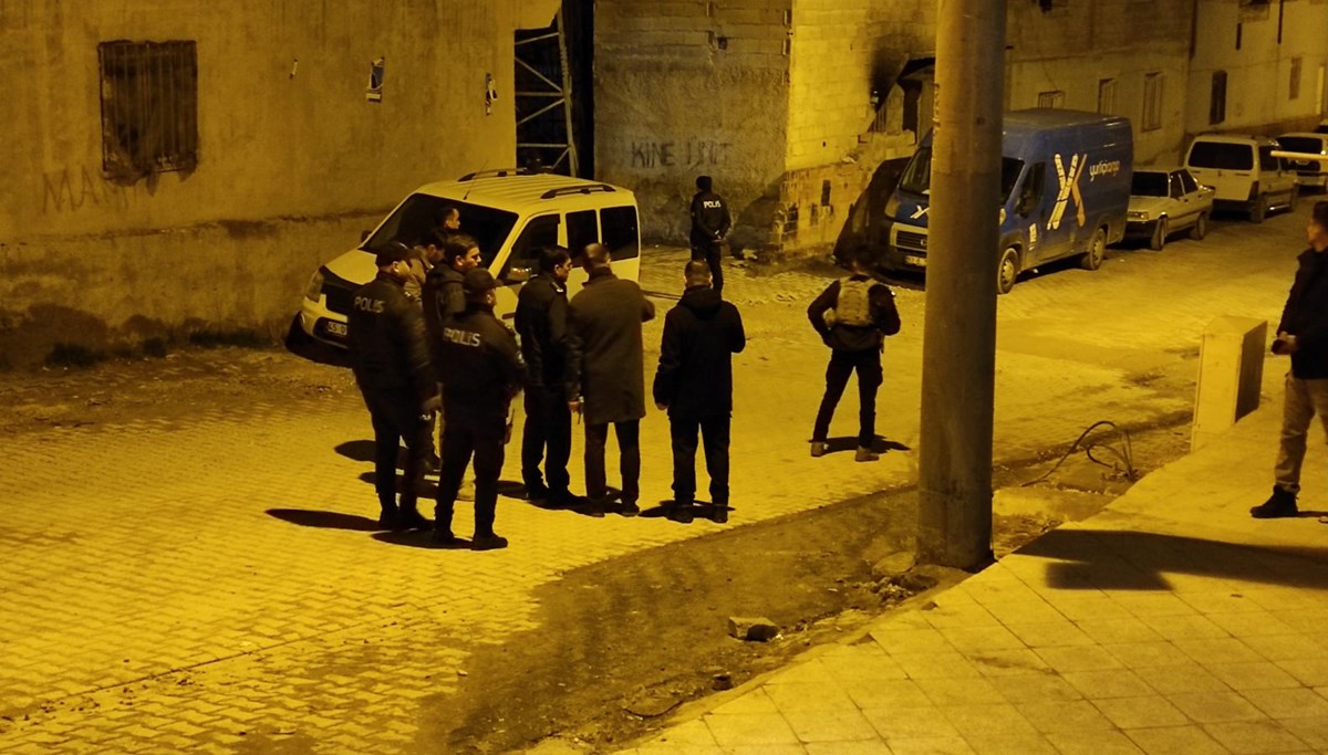 Şanlıurfa'da silahlı saldırı: Sokakta yürürken vurulan genç öldü Şanlıurfa'da silahlı saldırı: Sokakta yürürken vurulan genç öldü
