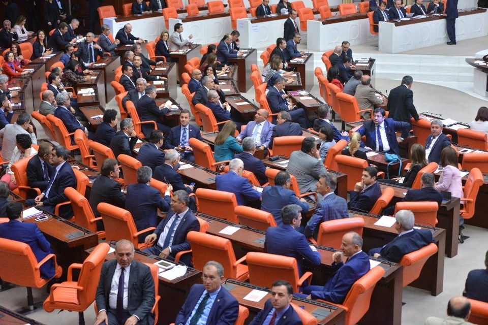 AK Parti'nin dokunulmazlık teklifi Meclis'ten geçti - 2