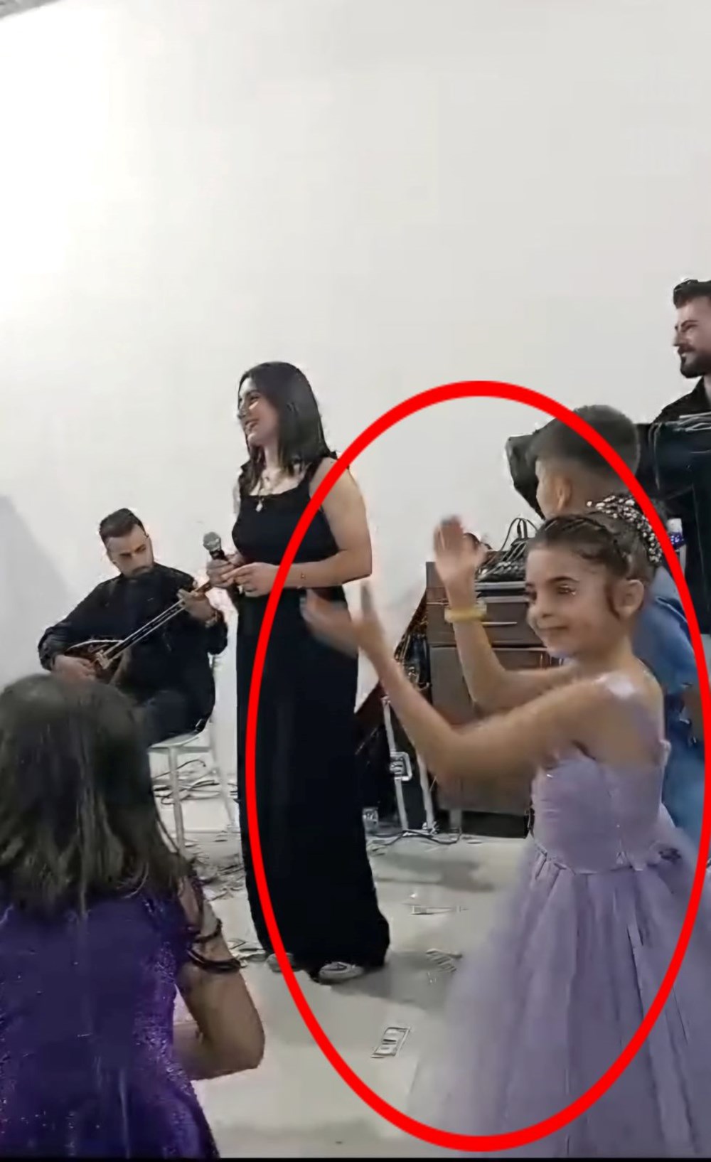 8 yaşındaki Narin kaçırıldı mı? Kaybolmadan önceki son
görüntüsü ortaya çıktı - 19