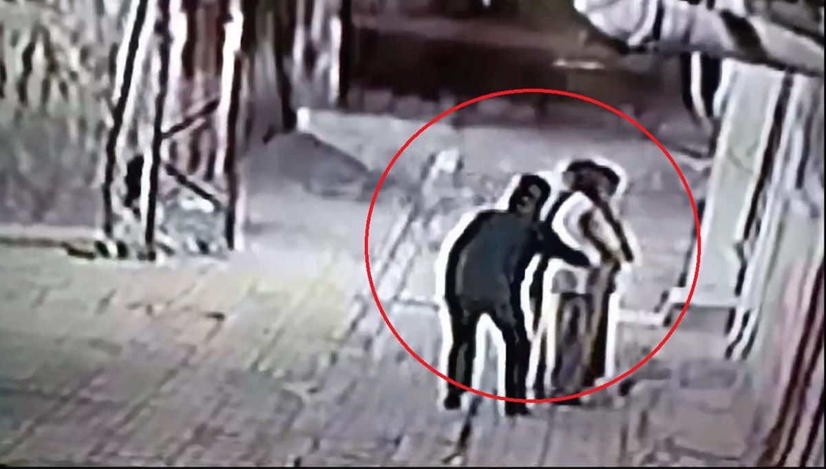 Polisler pazarcı ve simitçi kılığına girdi: Kapkaççılara operasyon düzenlendi