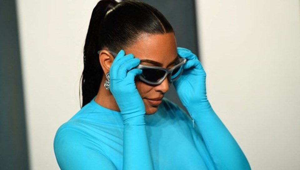 Kim Kardashian neden bir masa yüzünden davalık oldu? - 1