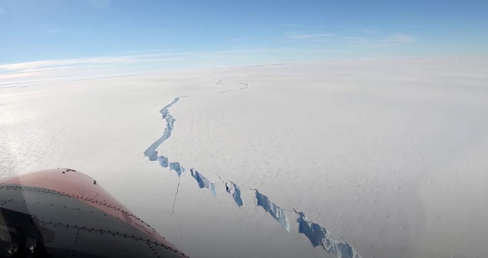 Antartika'da dev buz kütlesi buz sahanlığından koptu - 1