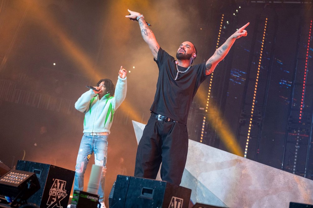Rapçi Drake'in kolyesi gündem oldu: 42 evlilik teklifini temsil eden 42 pırlantalı kolye - 4