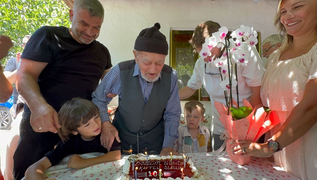 100 yaşındaki Recep dede sofrasından eksik etmiyor: 3 besin uzun yaşamının sırrı 100 yaşındaki Recep dede sofrasından eksik etmiyor: 3 besin uzun yaşamının sırrı