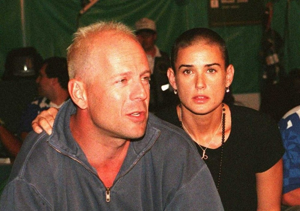 Afazi hastalığına yakalanan Bruce Willis'ten hem eski hem de şimdiki karısıyla aile fotoğrafı - 4