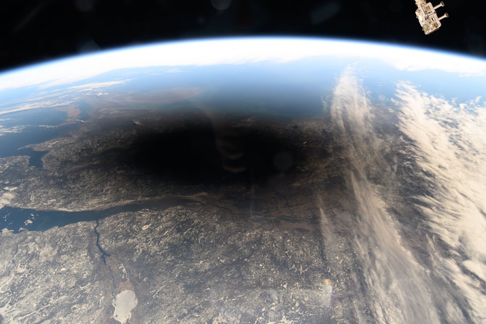 Astronotlar tam Güneş tutulmasını uzaydan fotoğrafladı - 2