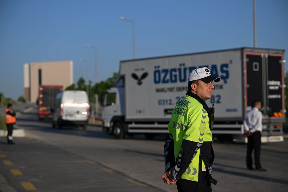 Bu sabah Ankara'dan yola çıktılar: 2 milyon 560 bin kişinin kaderi bu TIR'ların içinde - 6