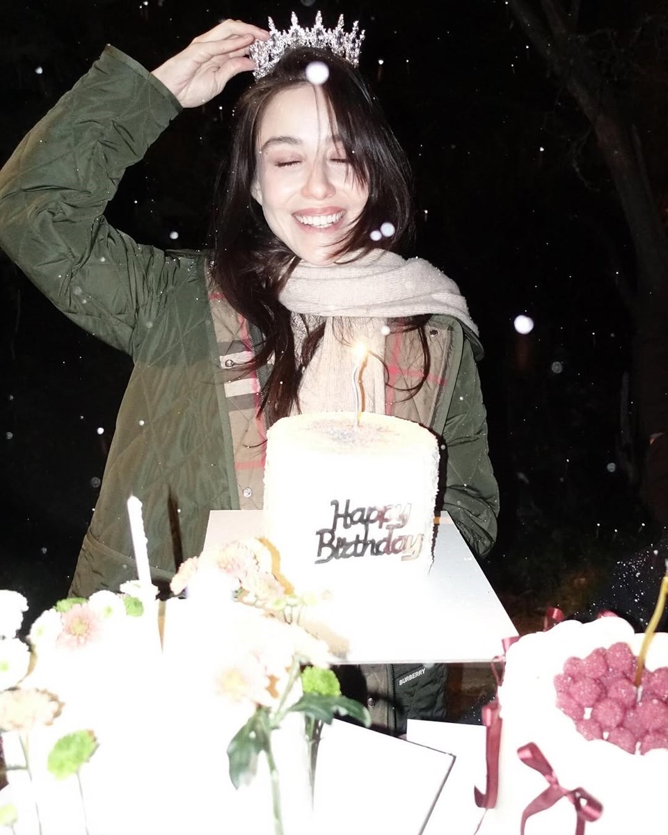 Özge Gürel'e eşi Serkan Çayoğlu'ndan sürpriz kutlama - 2