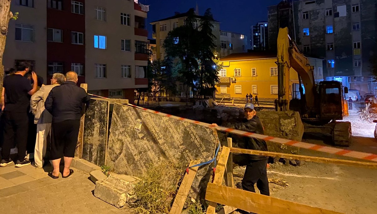Bağcılar’da temeli kazılan inşaatta toprak kayması: 6 katlı bina boşaltıldı Bağcılar’da temeli kazılan inşaatta toprak kayması: 6 katlı bina boşaltıldı