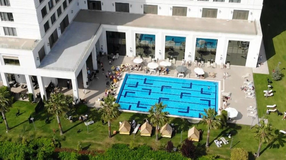 Pendik 'de sokağa çıkma kısıtlamasında yapılan parti, Koronavirüse davet çıkardı. İşte O görüntüler