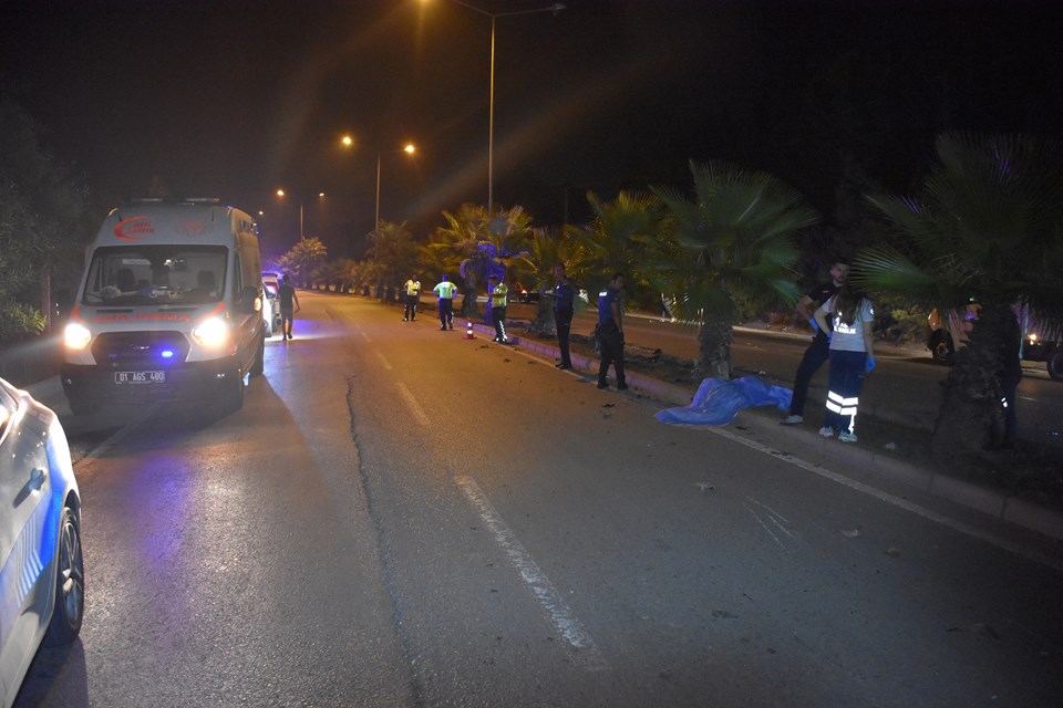 Adana'da ağaca çarpan motosikletin sürücüsü öldü - 1