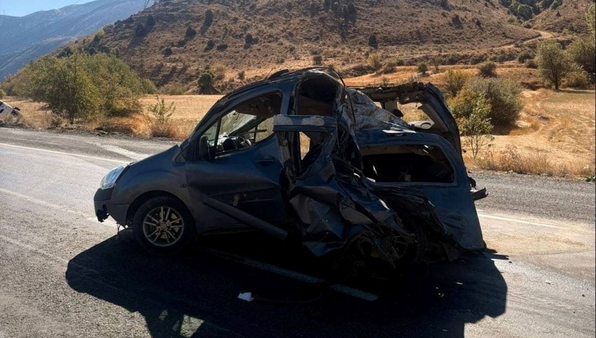 Tatvan'da trafik kazası: 2 yaralı Tatvan'da trafik kazası: 2 yaralı