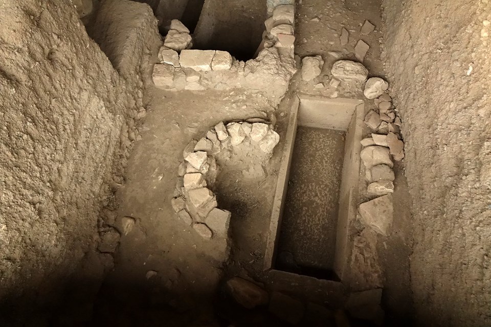 Antandros'ta 'pitos mezar'lara rastlandı - 1