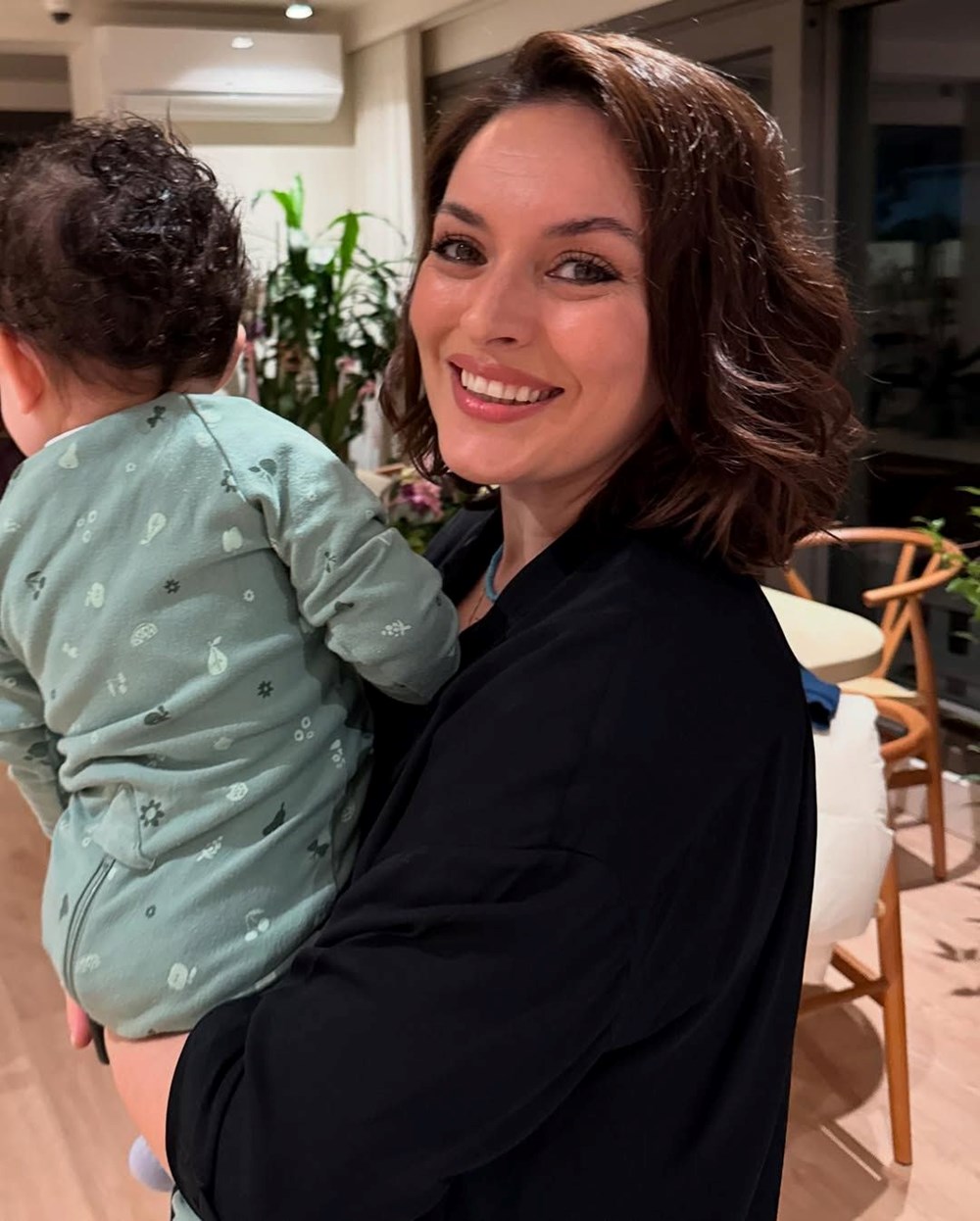 Ezgi Mola ayrılık sonrası tatile çıktı: Oğluyla yeni kare - 2