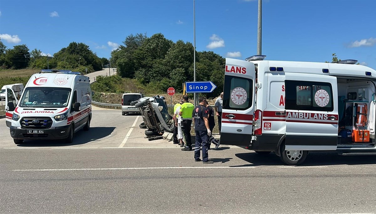 Sinop’ta 2 otomobil çarpıştı: 3 yaralı