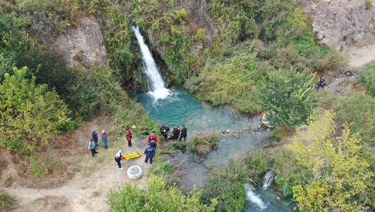 İki çocuğunu boğulmaktan kurtardı, kendisi öldü İki çocuğunu boğulmaktan kurtardı, kendisi öldü