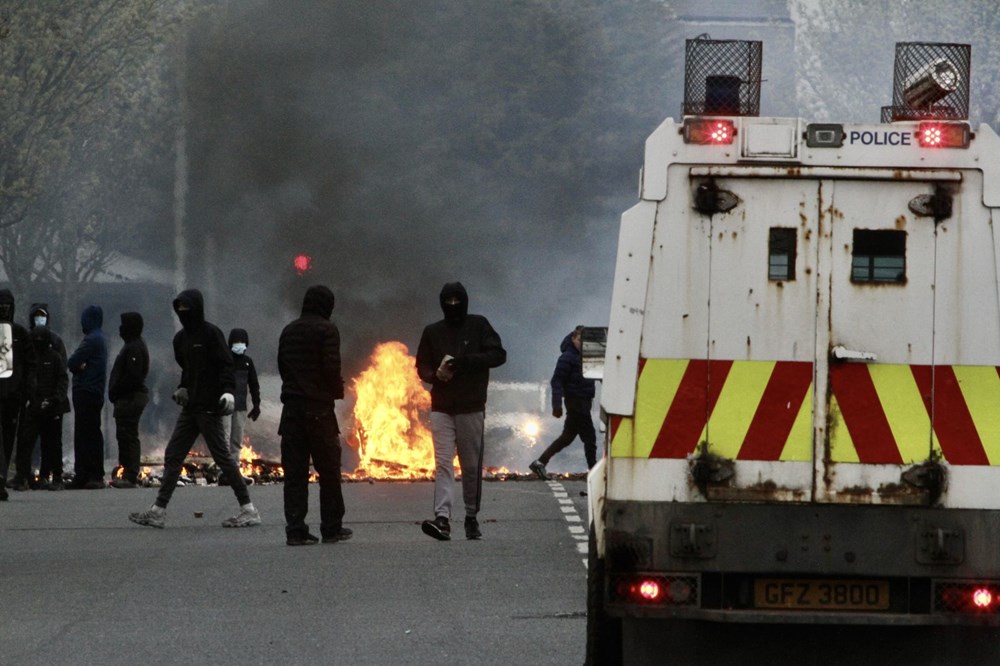 Kuzey İrlanda'daki şiddet olayları yeniden başladı - 9