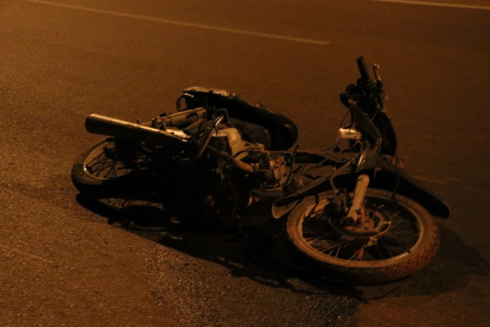 İzmir'de otomobil motosiklete çarptı: 2 ölü - 1